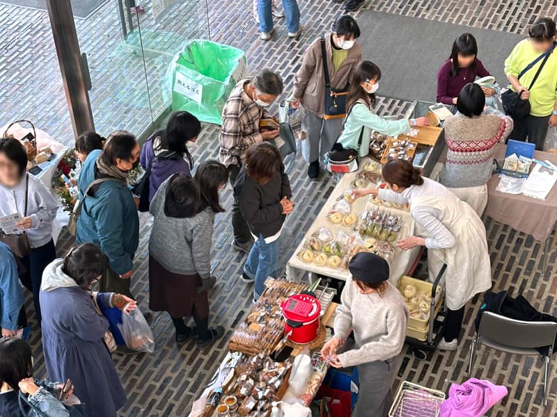 商品を購買する様子