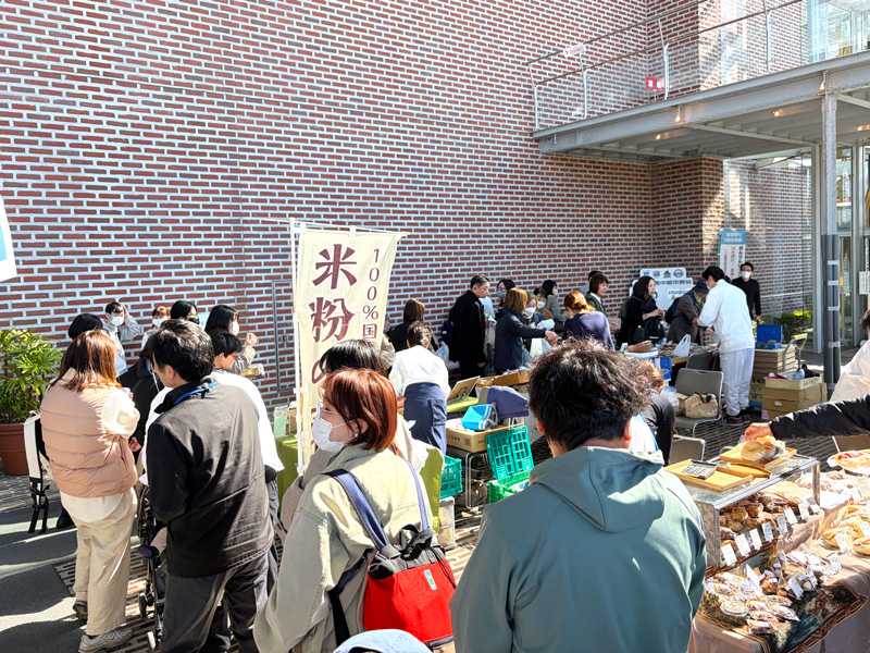 駐車場側から見たイベントの様子