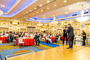 交流会会長登壇写真